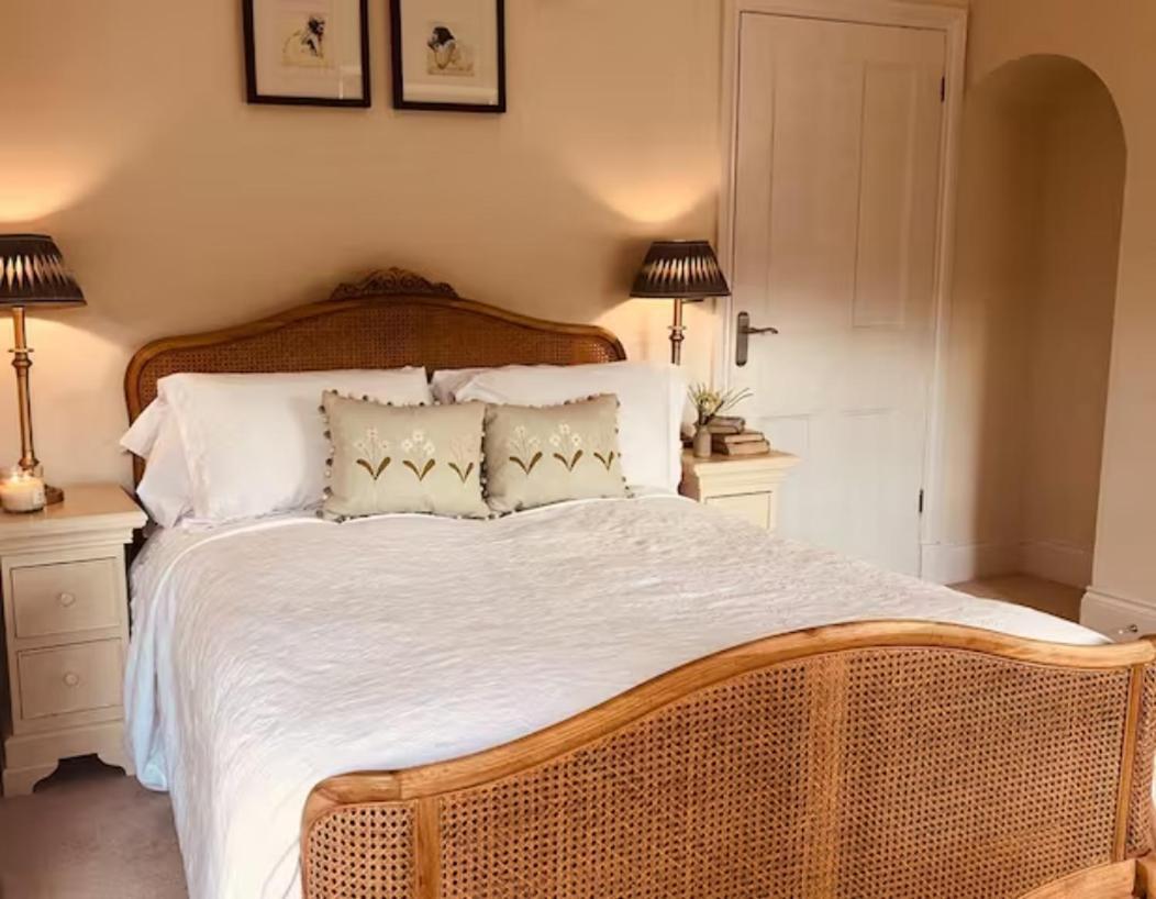 Pass The Keys Old Beams Luxury Style & Comfort In Town Centre Bakewell Exterior foto